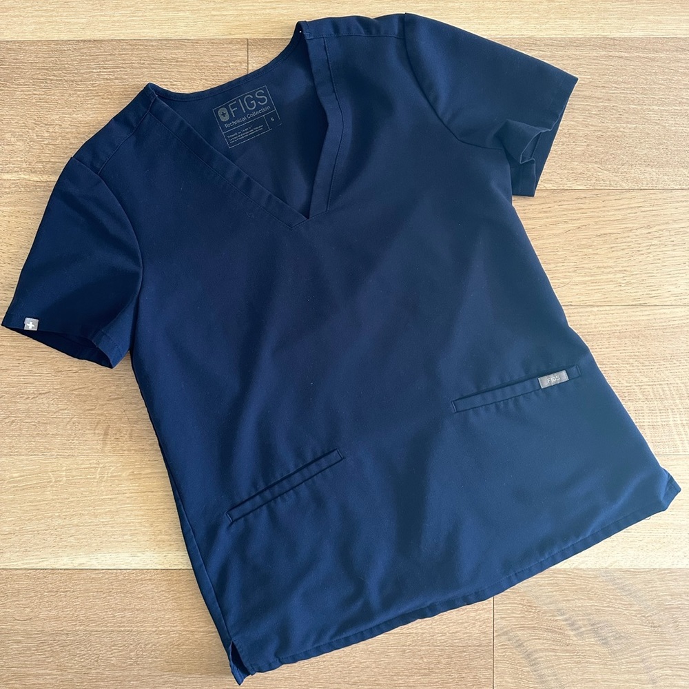 Casma Three Pocket Figs Scrub Top